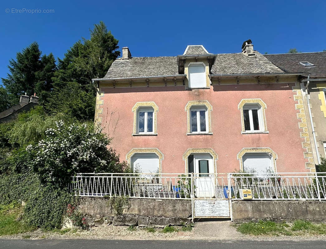 Maison à SOULAGES-BONNEVAL