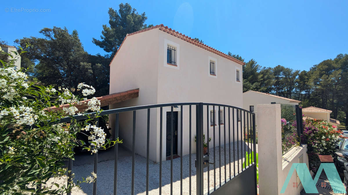 Maison à LE CASTELLET