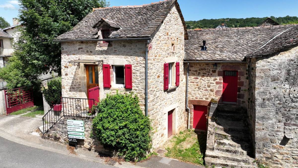 Maison à AGEN-D&#039;AVEYRON