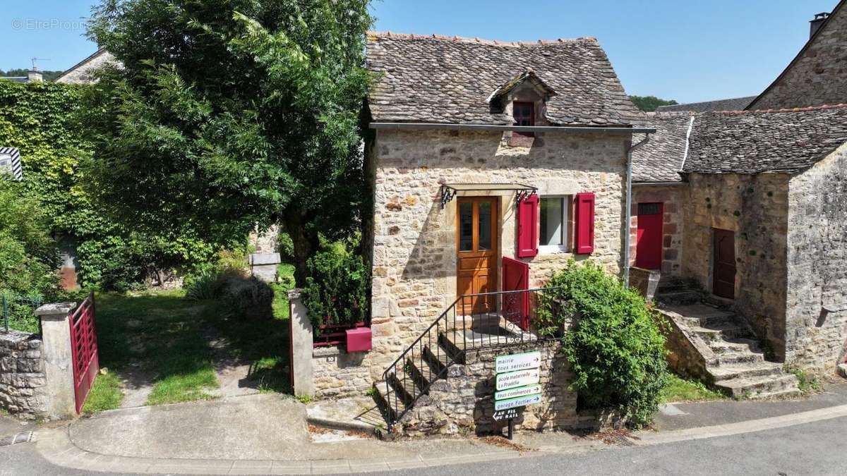 Maison à AGEN-D&#039;AVEYRON