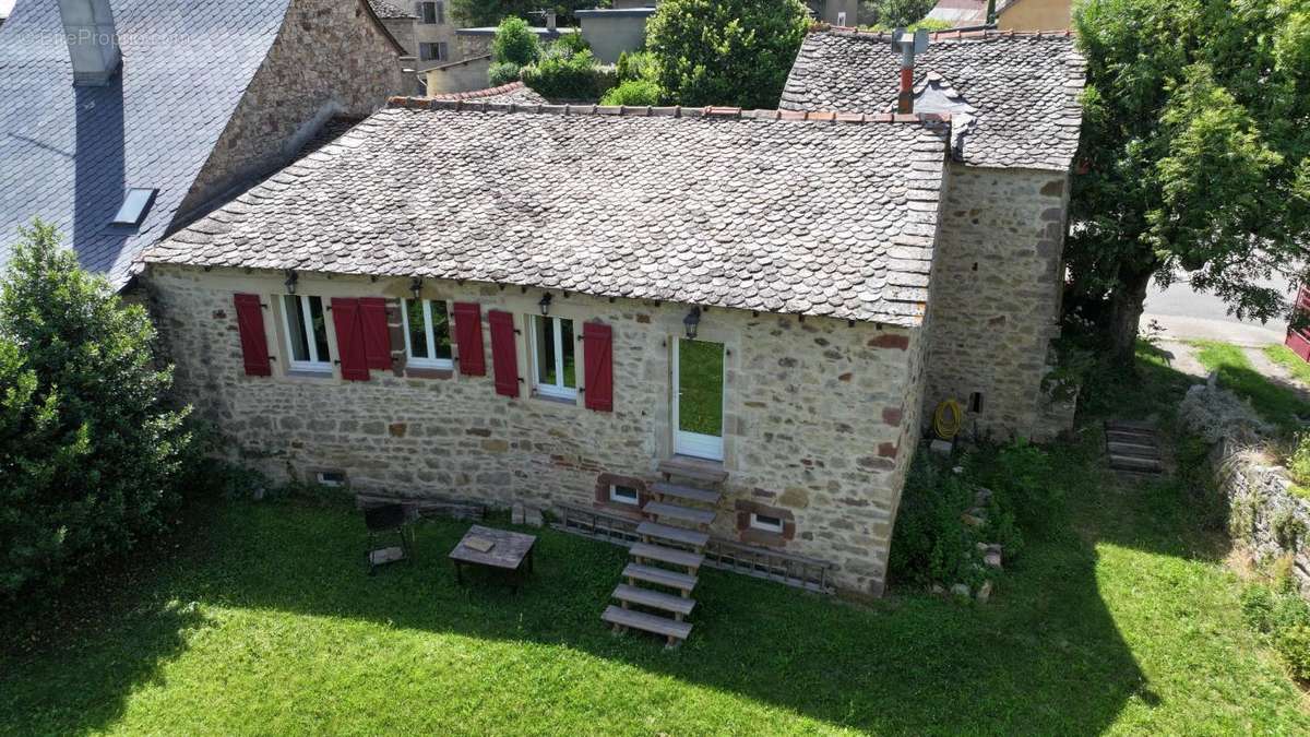 Maison à AGEN-D&#039;AVEYRON