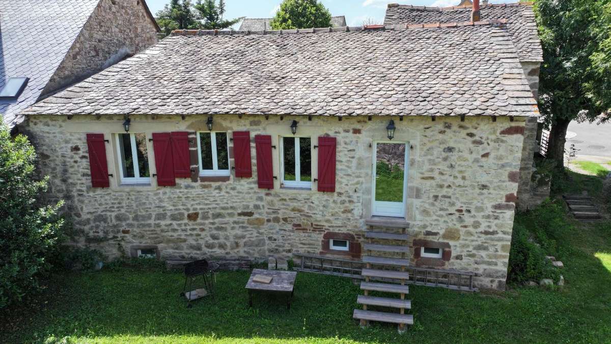 Maison à AGEN-D&#039;AVEYRON