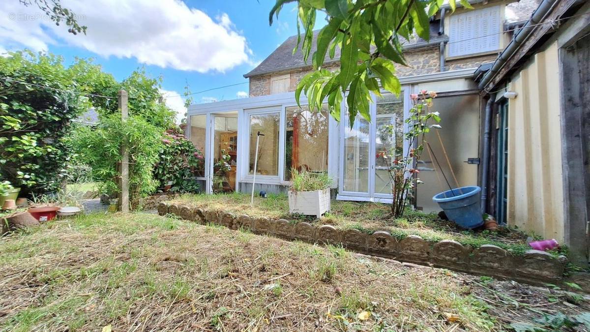 Maison à FRESNAY-SUR-SARTHE