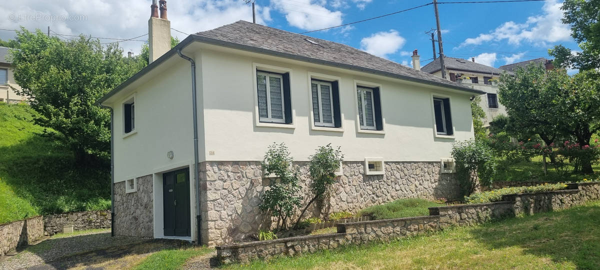 Maison à ENTRAYGUES-SUR-TRUYERE