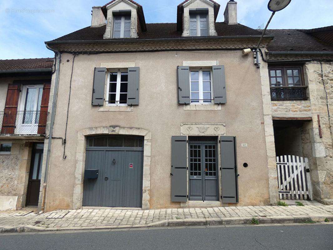 Maison à HAUTEFORT