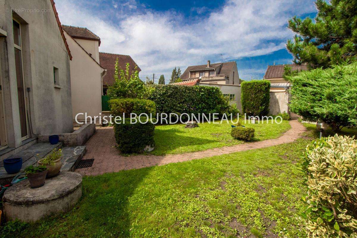 Maison à TREMBLAY-EN-FRANCE