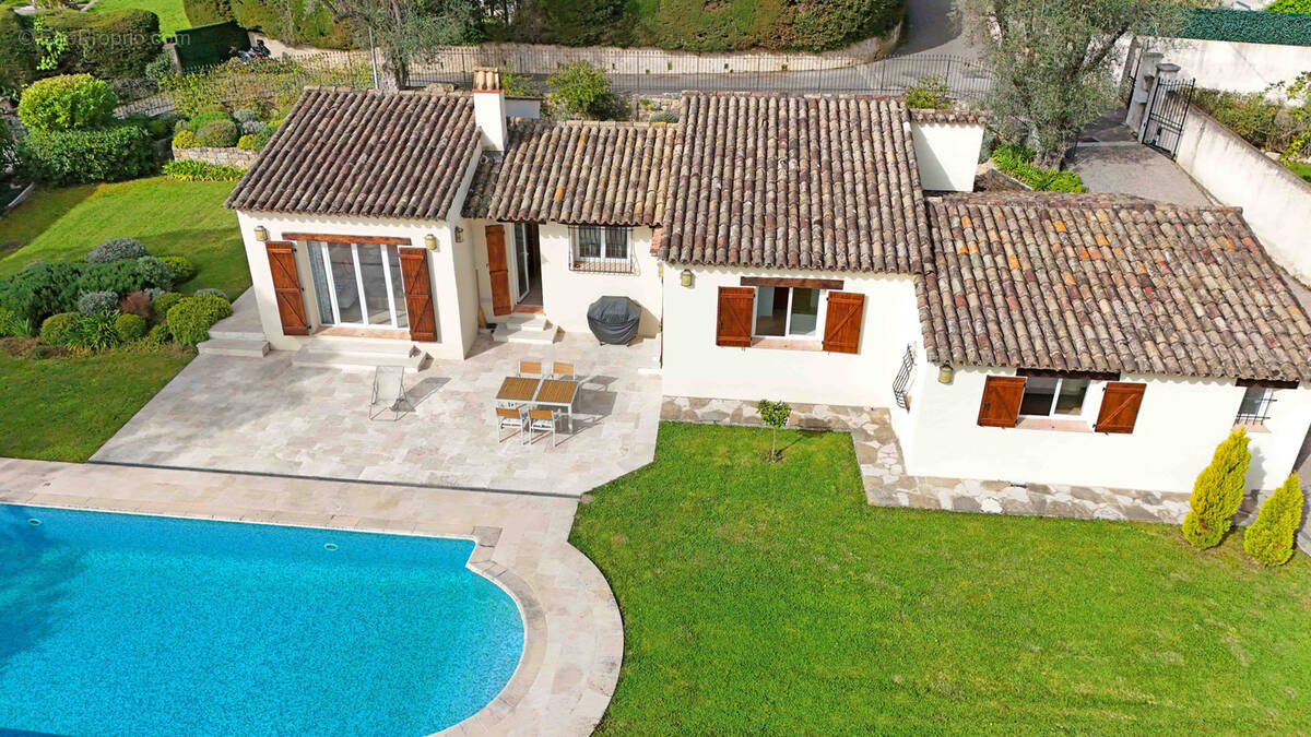 Maison à TOURRETTES-SUR-LOUP