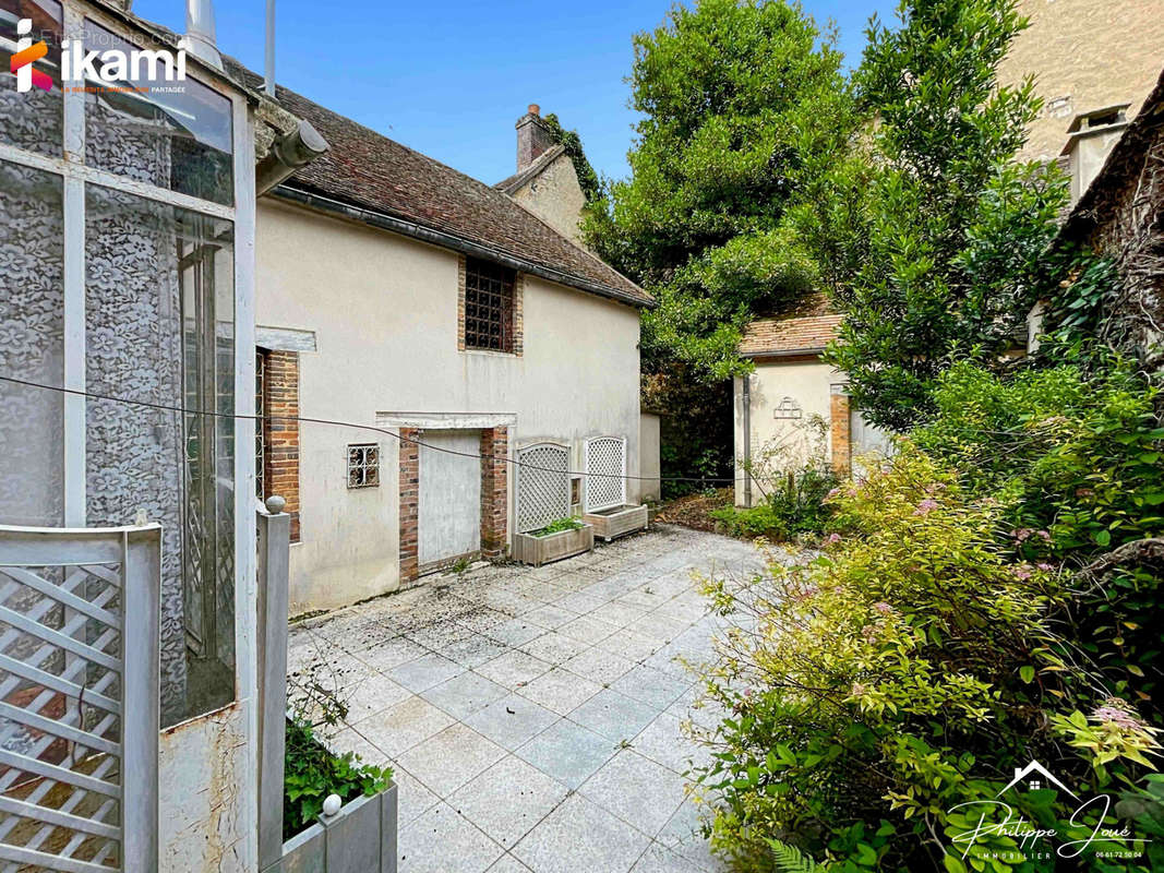 Maison à VILLENEUVE-L&#039;ARCHEVEQUE