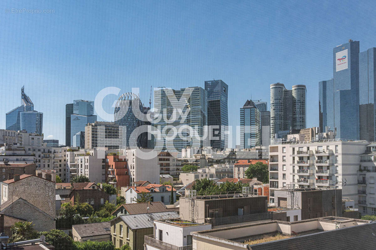 Appartement à COURBEVOIE