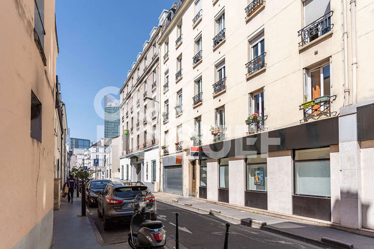 Appartement à COURBEVOIE