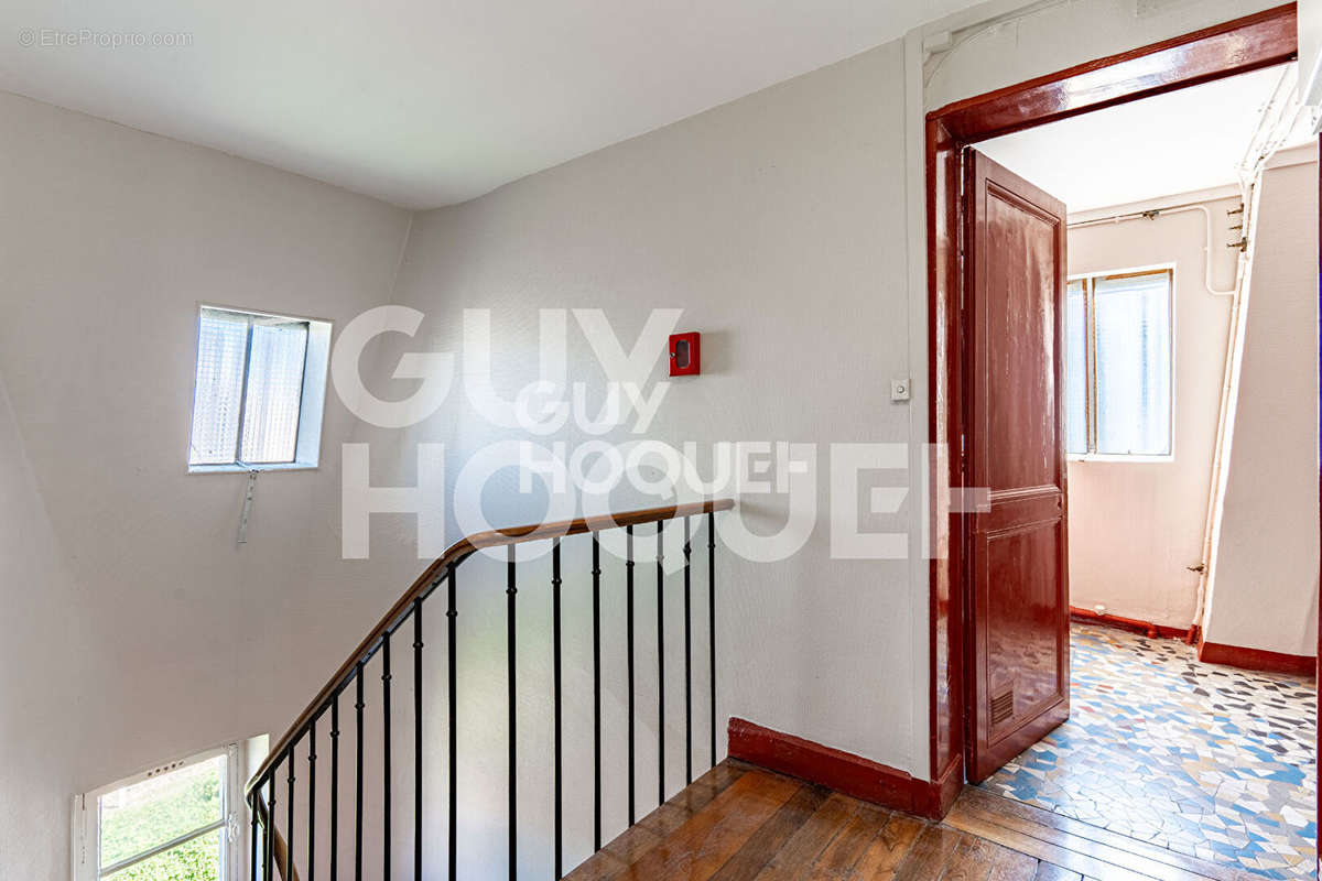 Appartement à COURBEVOIE