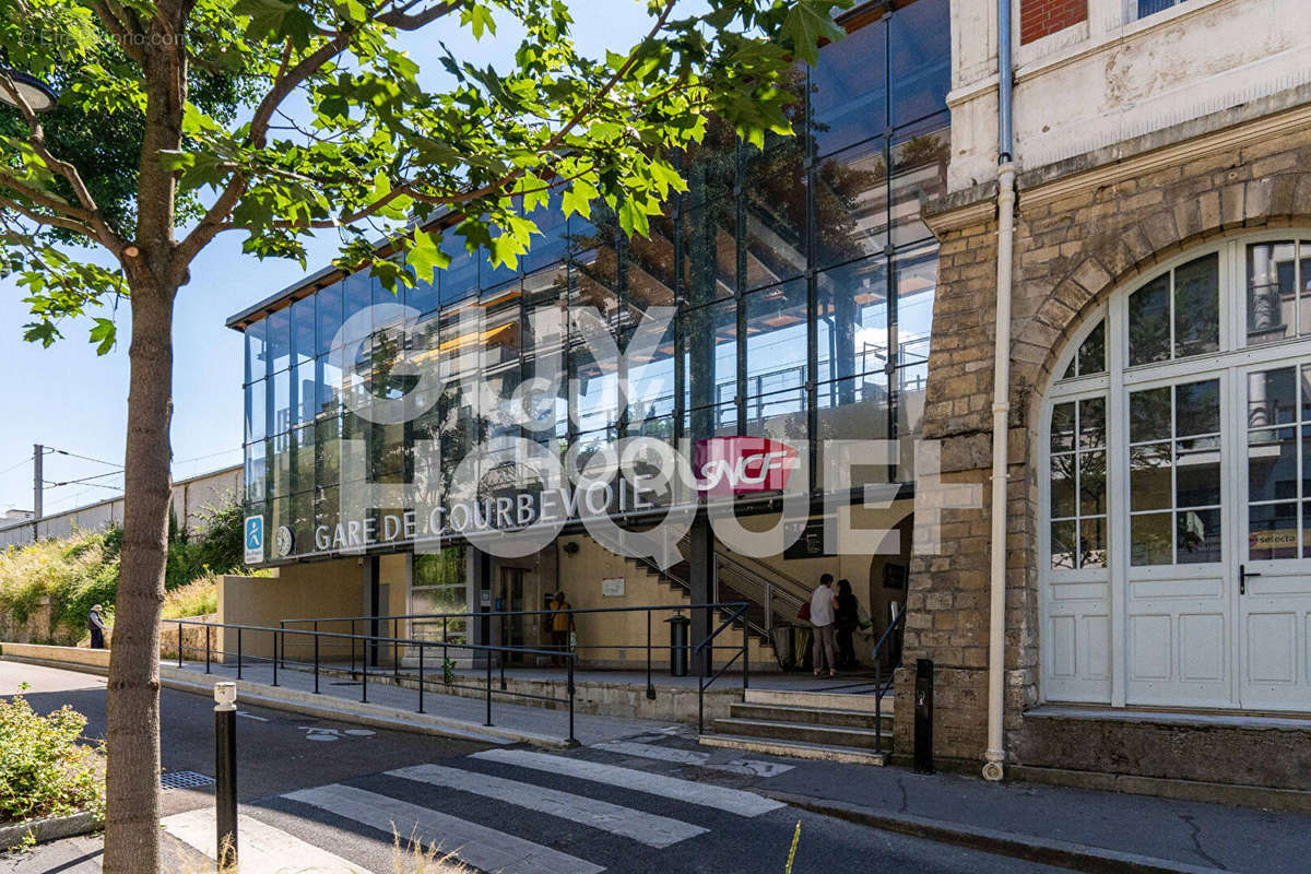 Appartement à COURBEVOIE