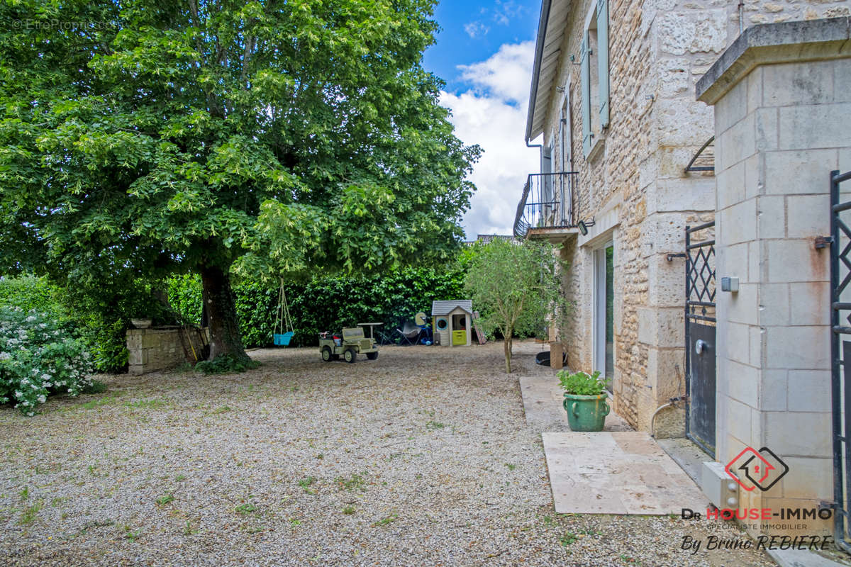 Maison à SAVIGNAC-LES-EGLISES