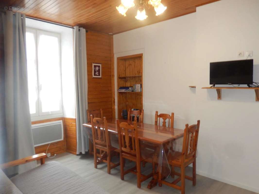 Appartement à EAUX-BONNES