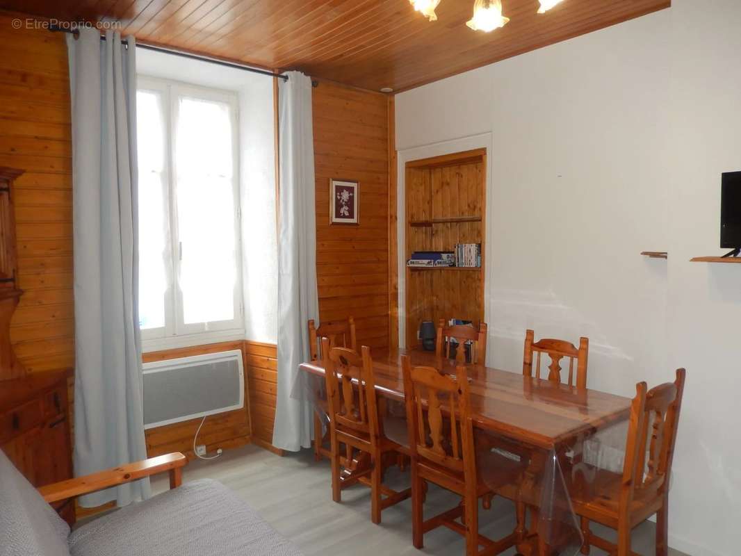 Appartement à EAUX-BONNES