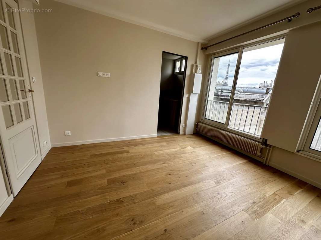 Appartement à PARIS-15E