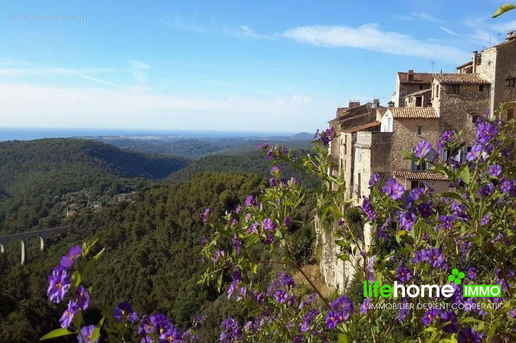 Appartement à TOURRETTES-SUR-LOUP