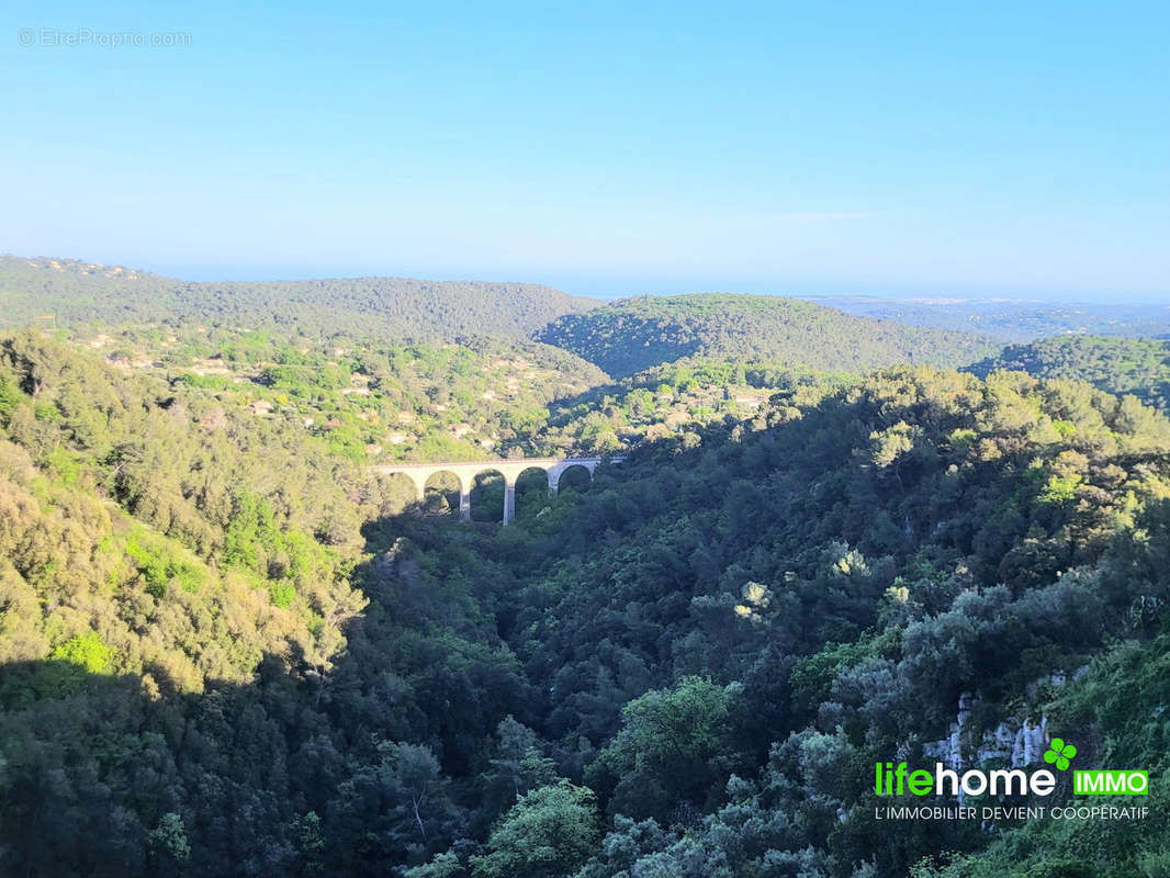 Appartement à TOURRETTES-SUR-LOUP