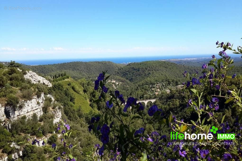 Appartement à TOURRETTES-SUR-LOUP