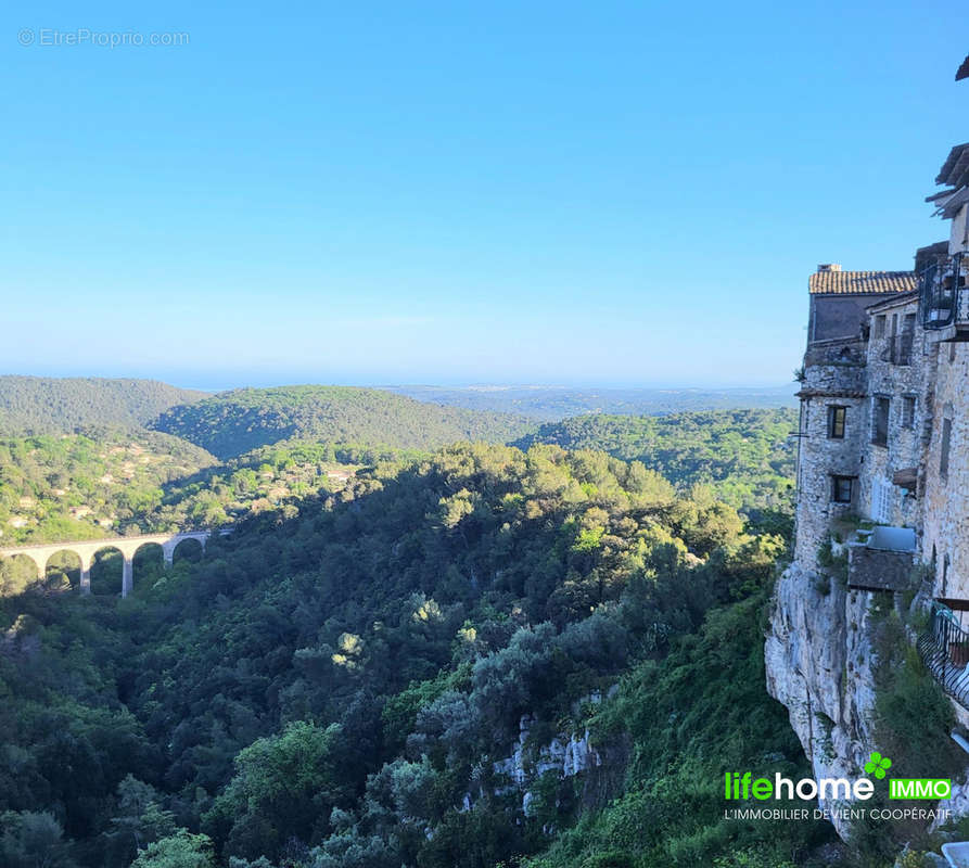 Appartement à TOURRETTES-SUR-LOUP