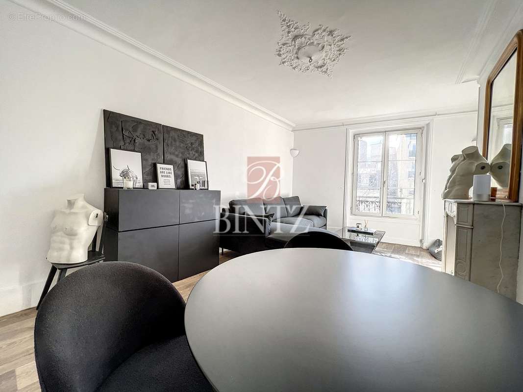 Appartement à PARIS-17E