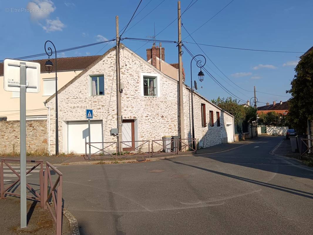 Maison à SAVIGNY-LE-TEMPLE