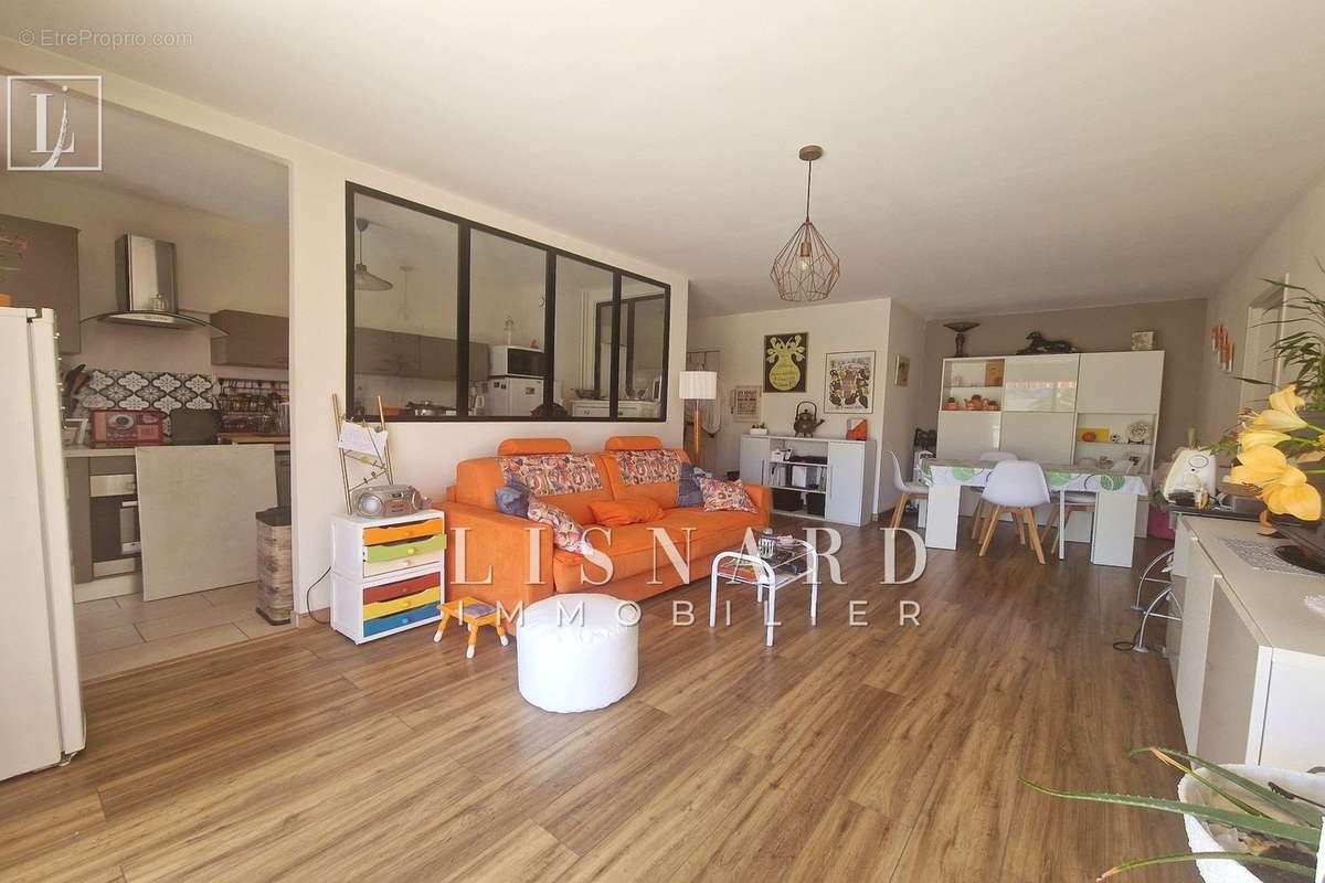 Appartement à VALLAURIS