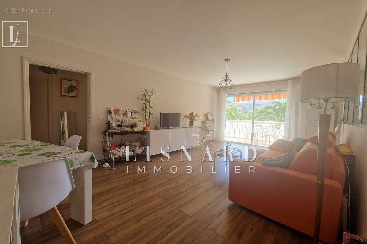 Appartement à VALLAURIS