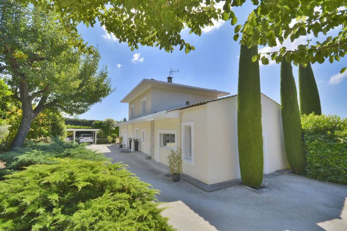 Maison à CHATEAUNEUF-GRASSE