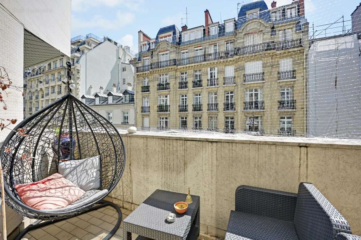 Appartement à PARIS-16E