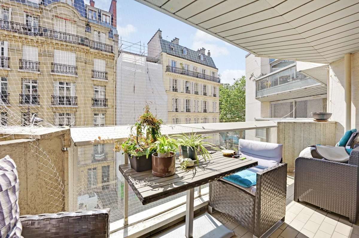 Appartement à PARIS-16E