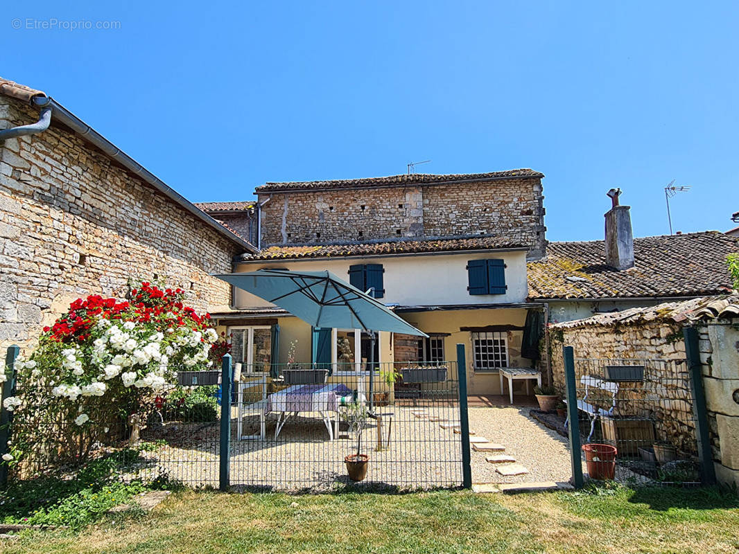 Maison à COUHE