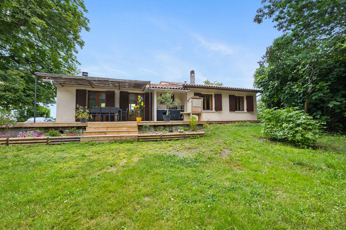 Maison à LEOGNAN