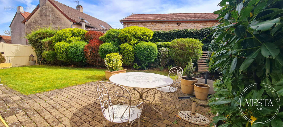 Maison à FLEUREY-SUR-OUCHE