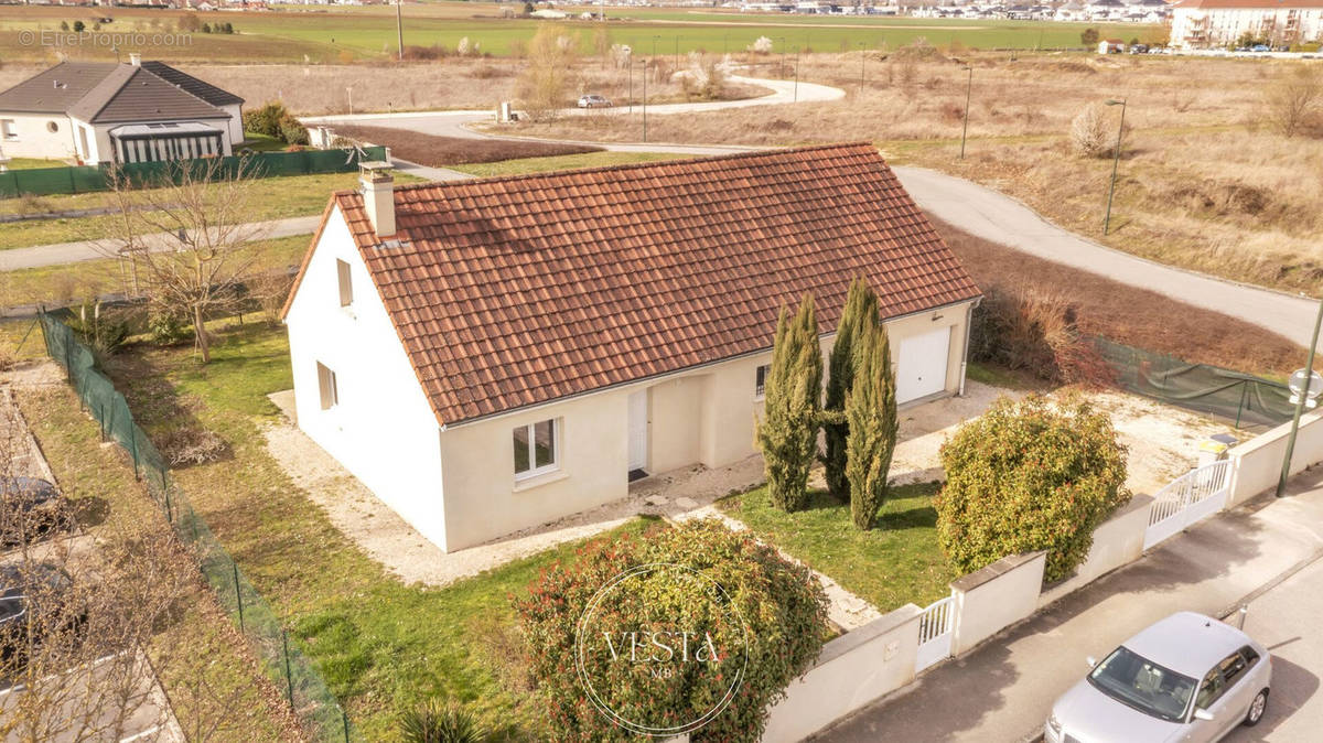 Maison à CHEVIGNY-SAINT-SAUVEUR