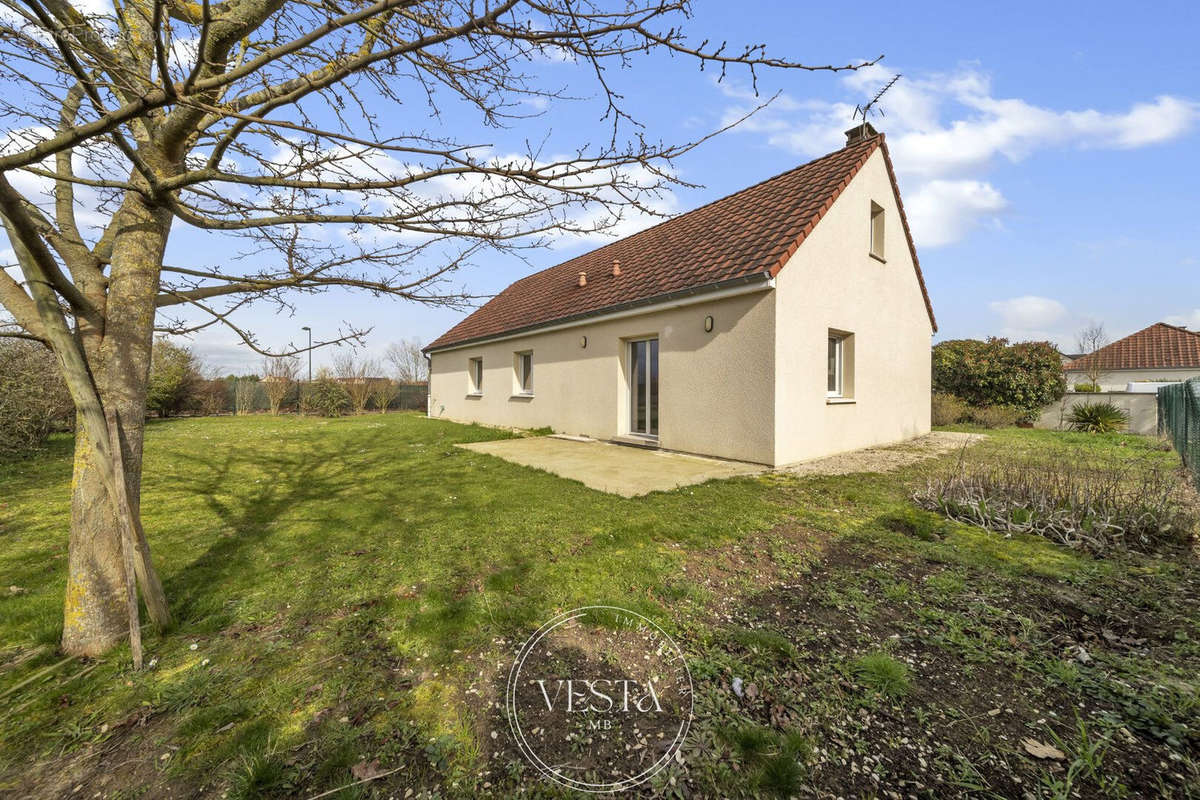 Maison à CHEVIGNY-SAINT-SAUVEUR