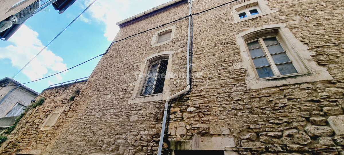 Appartement à BAGNOLS-SUR-CEZE