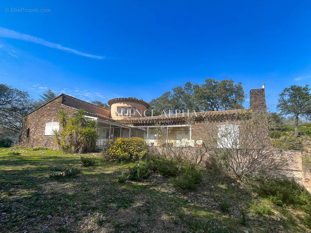 Maison à LA GARDE-FREINET