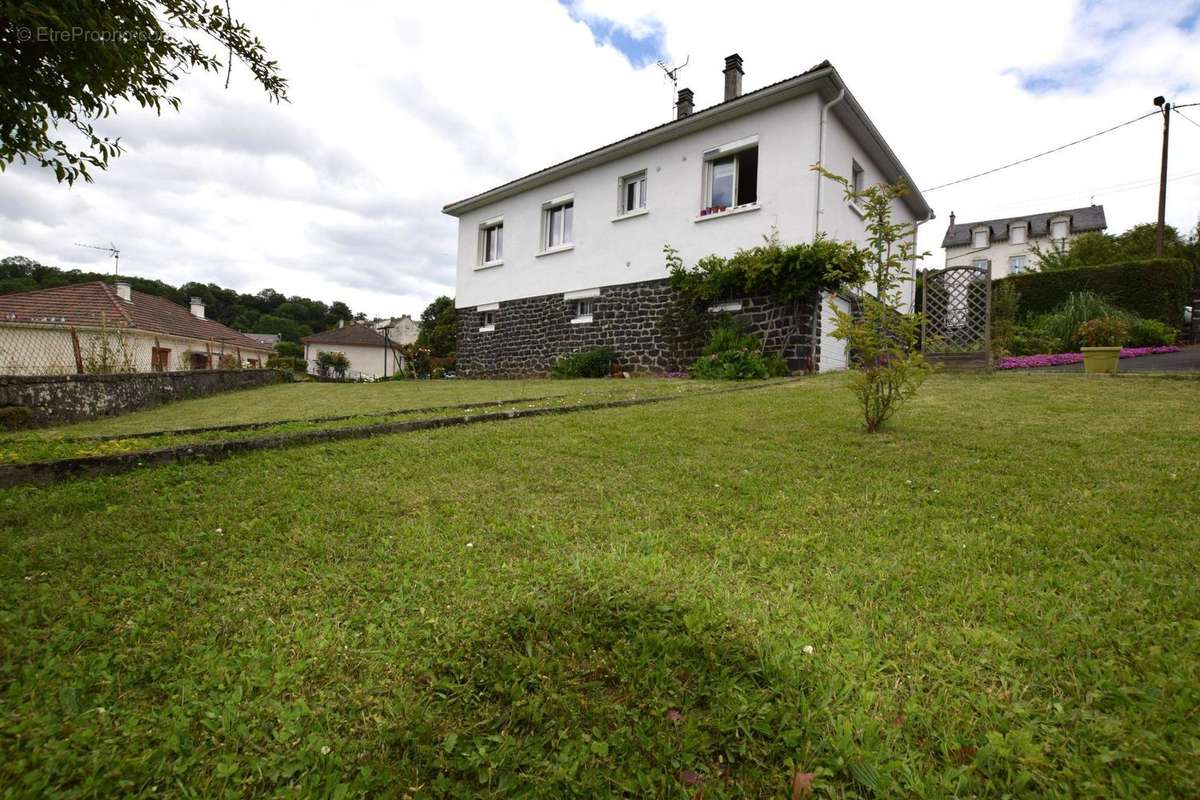 Maison à MAURIAC