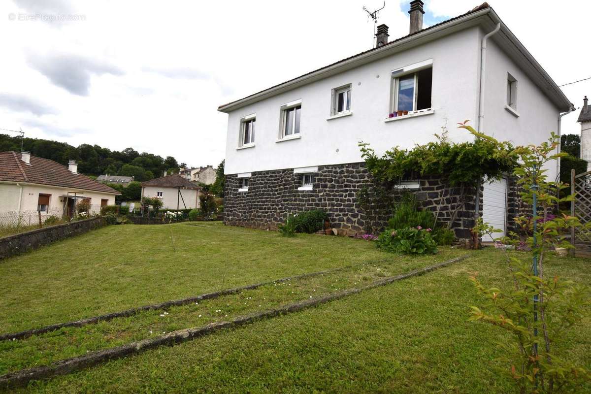 Maison à MAURIAC