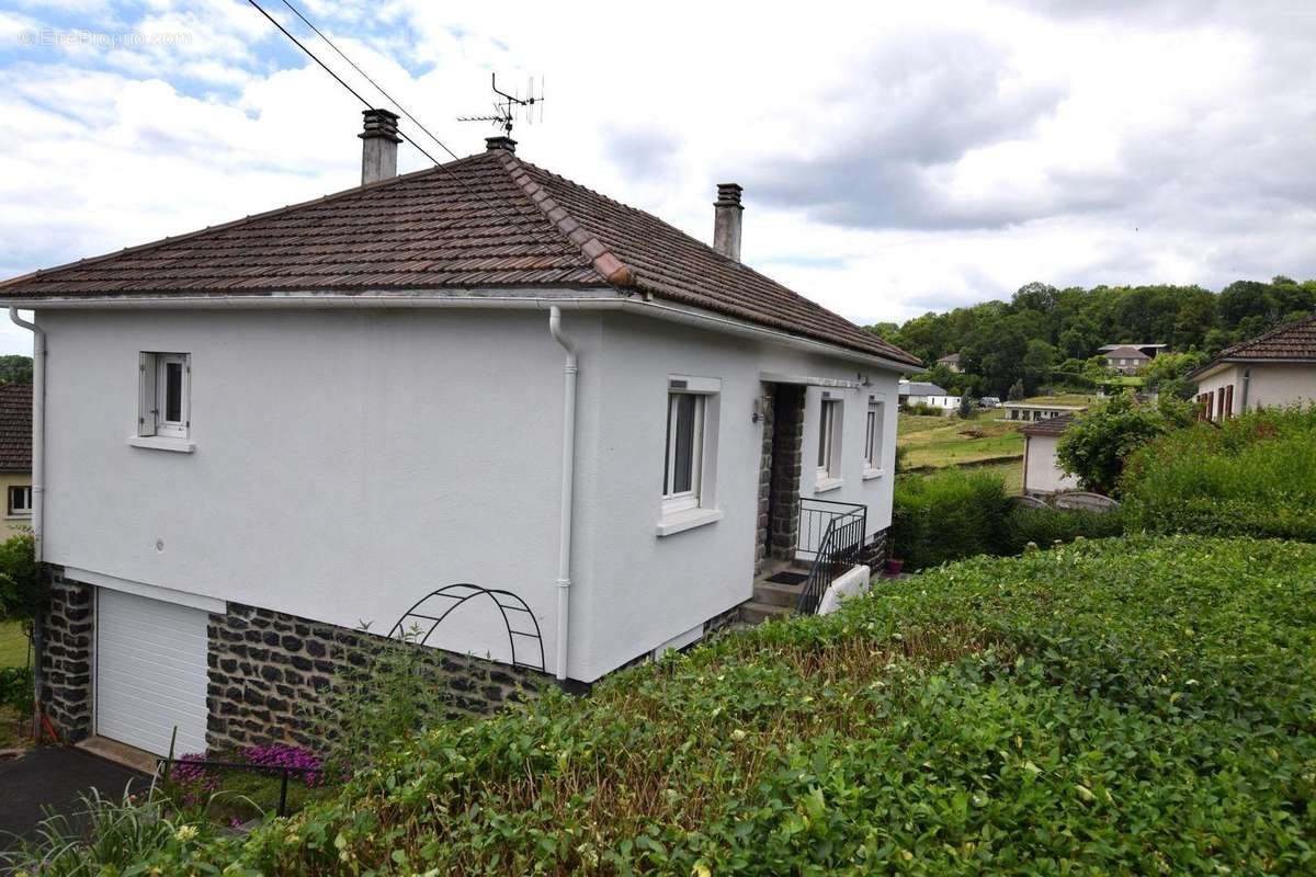 Maison à MAURIAC