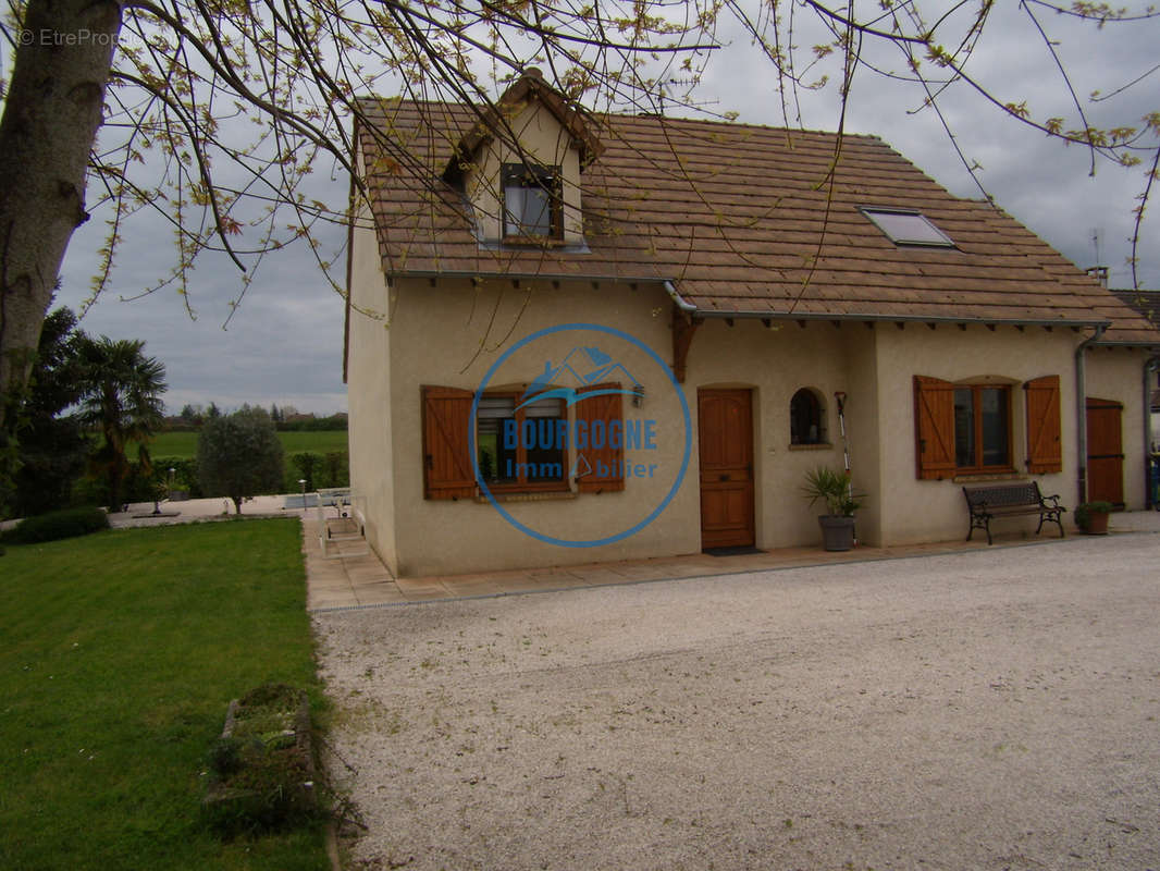 Maison à VARENNES-LE-GRAND