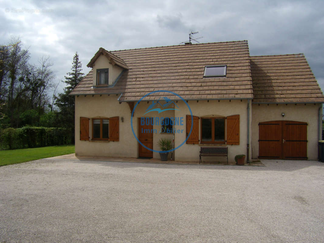 Maison à VARENNES-LE-GRAND