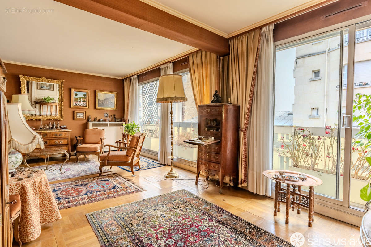 Appartement à NEUILLY-SUR-SEINE