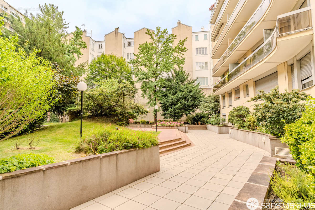 Appartement à NEUILLY-SUR-SEINE