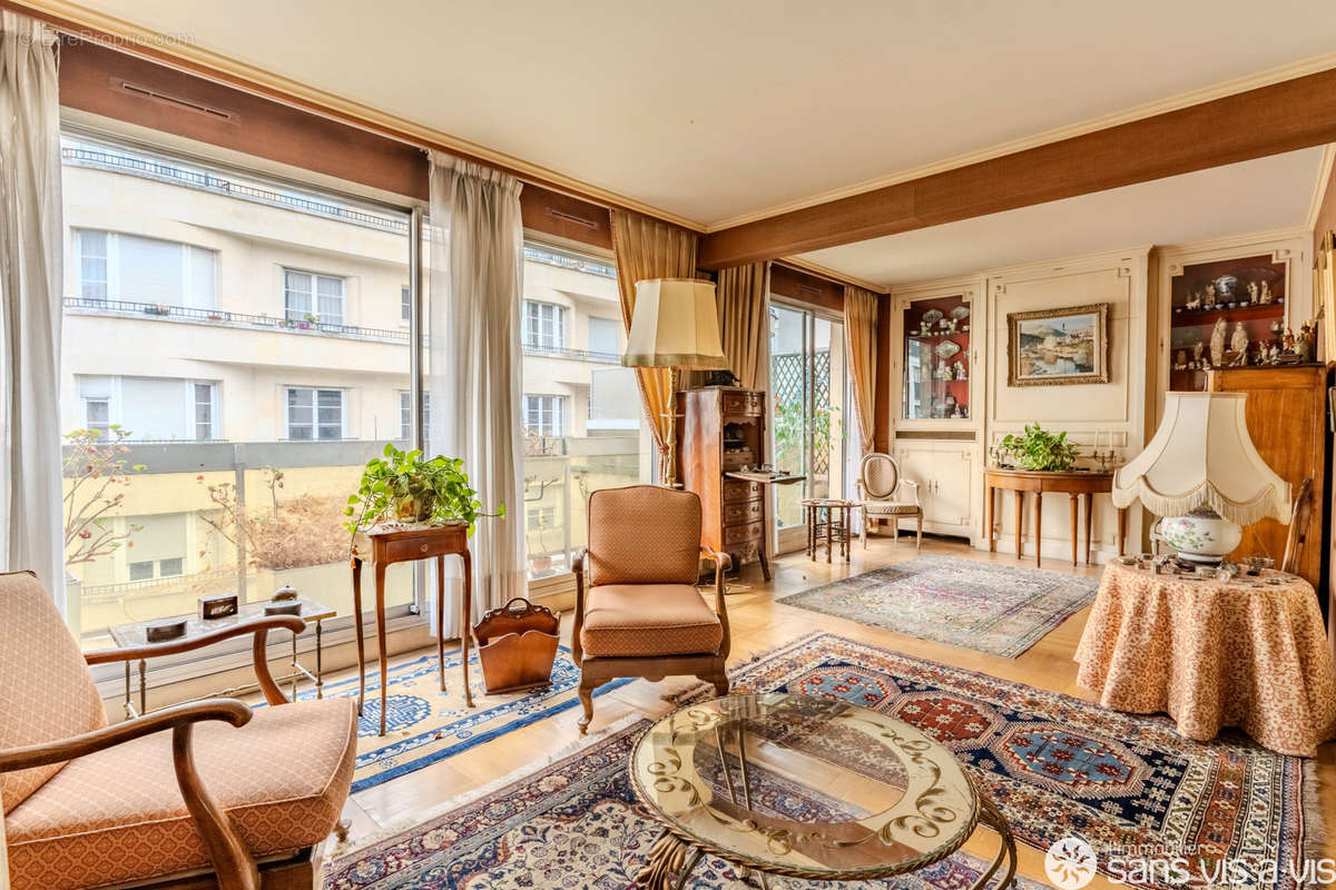 Appartement à NEUILLY-SUR-SEINE