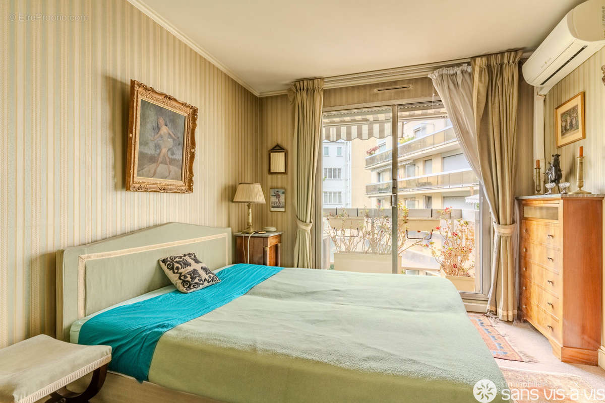 Appartement à NEUILLY-SUR-SEINE