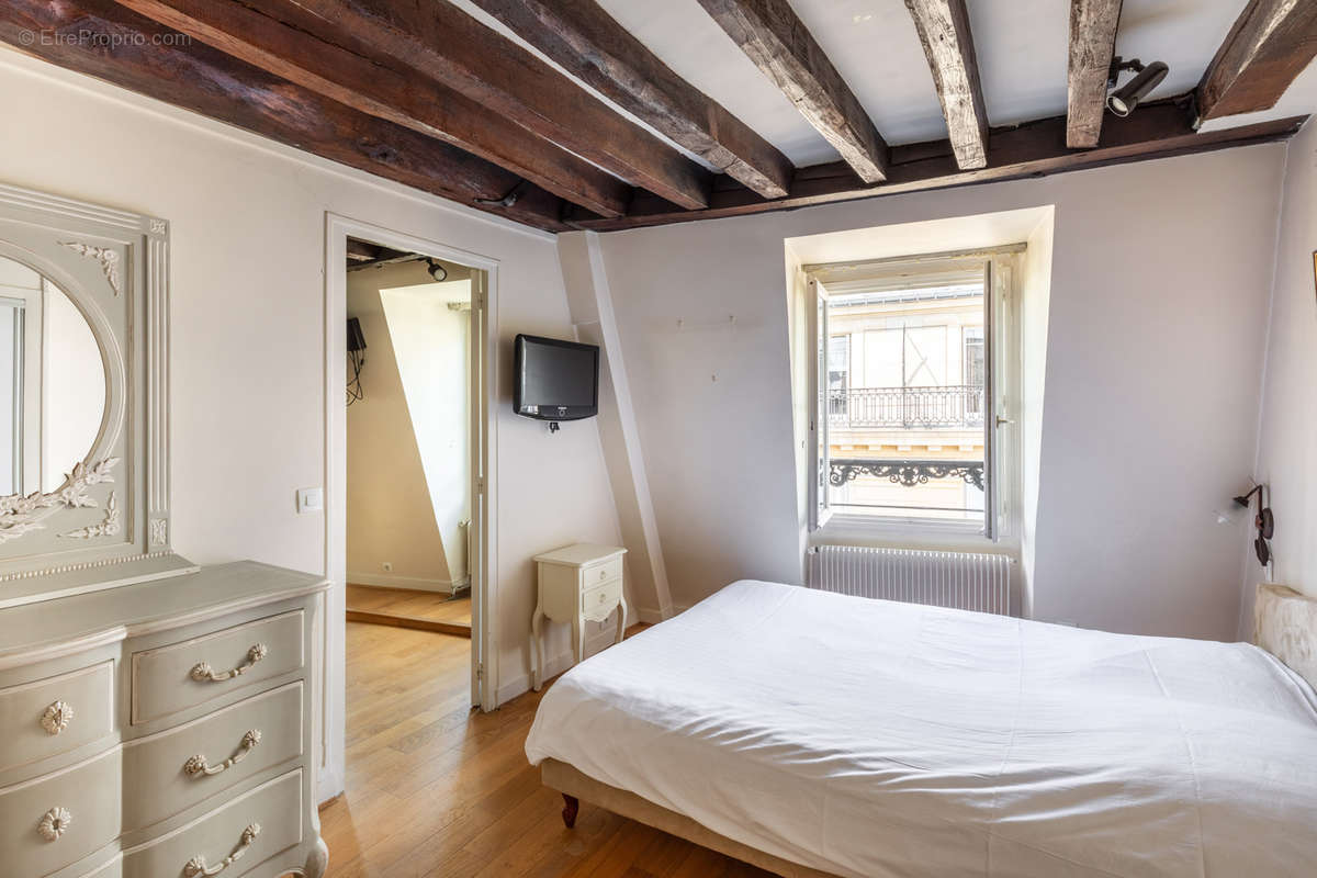 Appartement à PARIS-8E