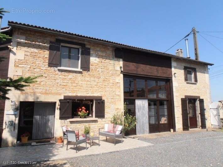 Maison à NANTEUIL-EN-VALLEE