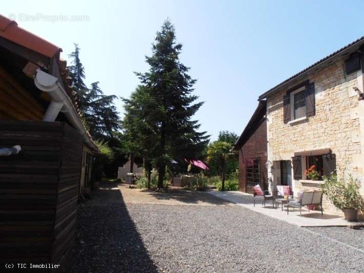 Maison à NANTEUIL-EN-VALLEE